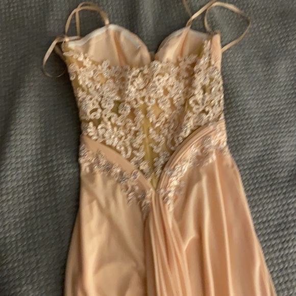 Blush gown - Picture 4 of 8